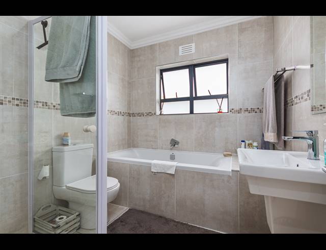 3 BEDROOM FREESTANDING TO LET IN SUNNINGDALE